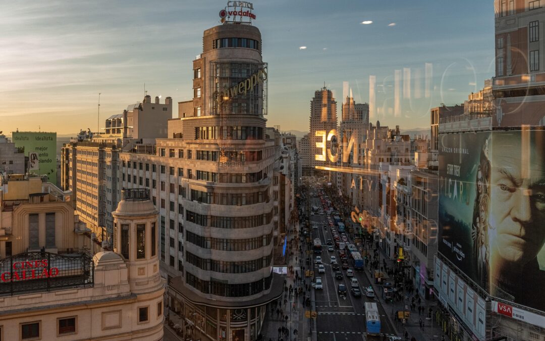Descubre por qué cada vez más pacientes viajan a Madrid para operarse y qué ventajas ofrece la capital como destino de cirugía estética.