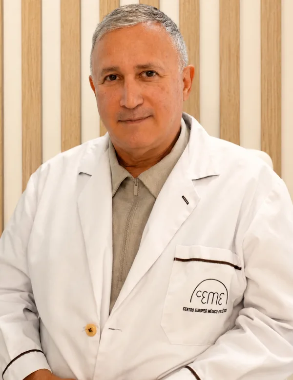 Dr. Dwight Enrique Zambrano Sánchez. Cirujano Plástico SECPRE